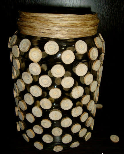 Стеклянная ваза из деревянных спилов. 
