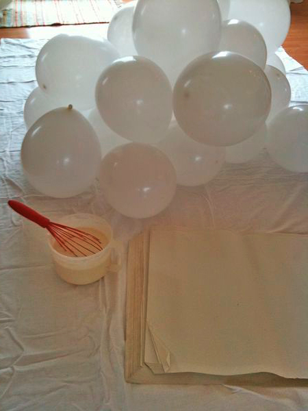 Как сделать облако из воздушных шаров и ваты.