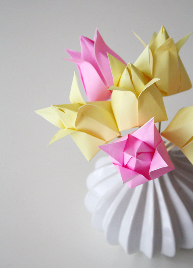 Более 20 примеров элементарного создания красивых цветов из бумаги