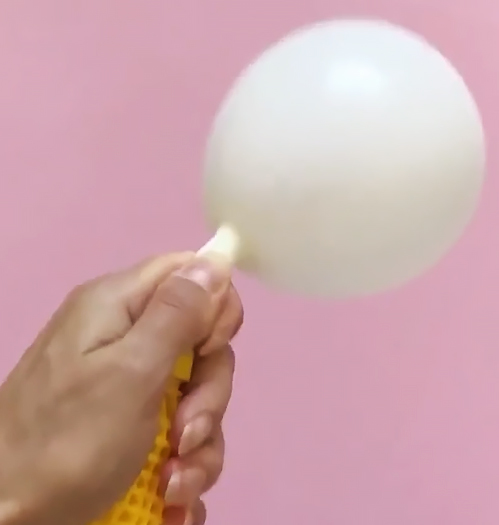 Как сделать ромашку из воздушных шаров своими руками
